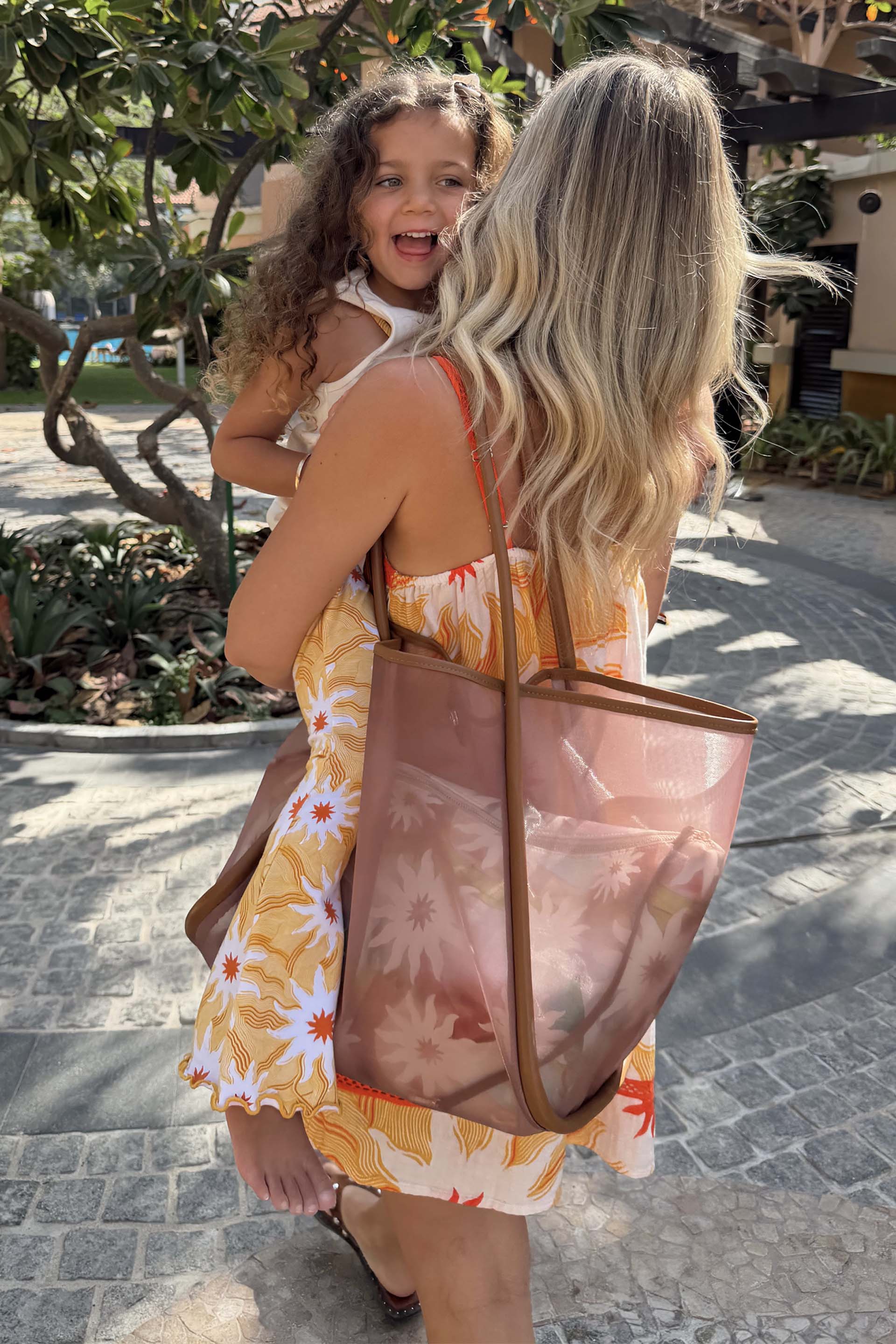 Tan Mesh Tote Bag - Image 5